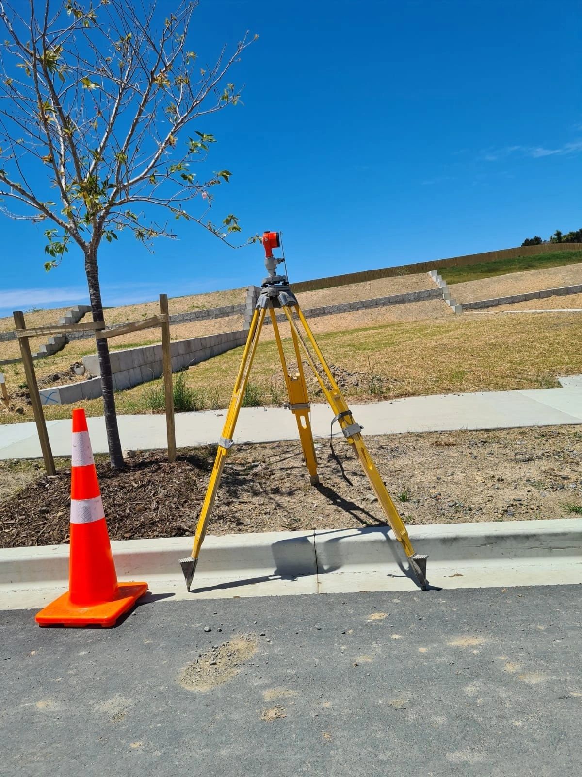 Tek Land Surveyors logo