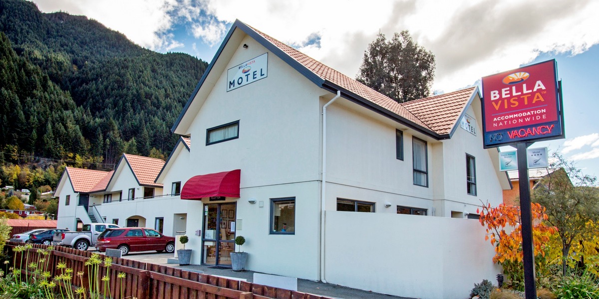 Bella Vista Queenstown logo