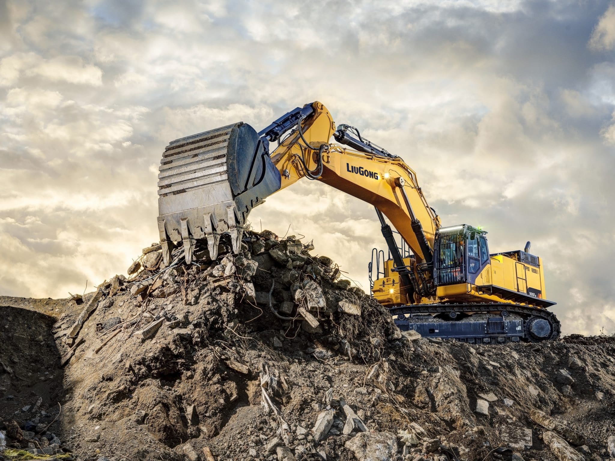 D&h Equipment logo