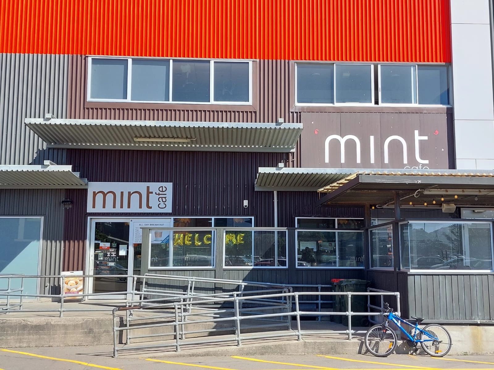 Mint cafe logo