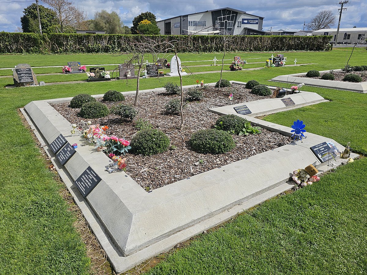 Cremation Plaques and Memorials Waikato and Bay of Plenty logo