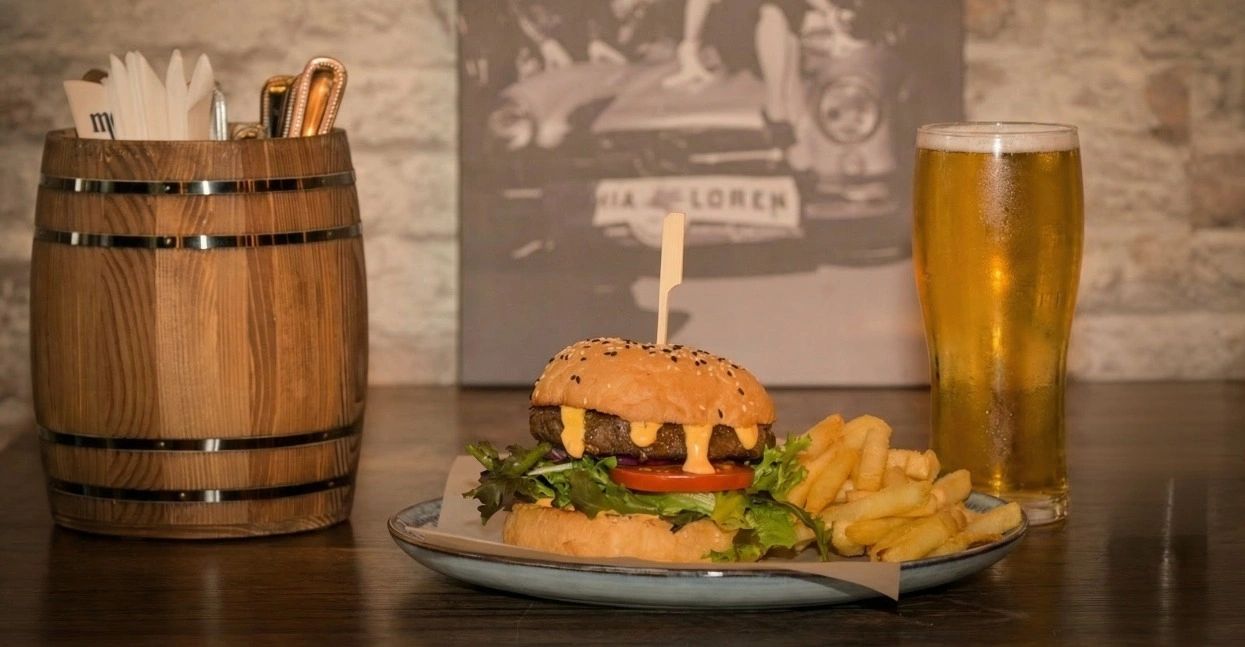 Barrel N Burger logo